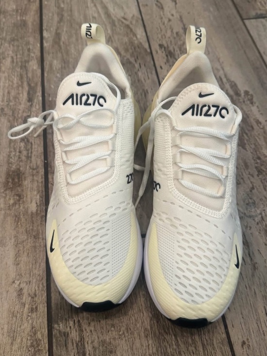Nike Shoes - Women's Nike Air Max 270 - Size 9.5